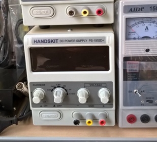 Лабораторный блок питания HANDSKIT PS-1502D.